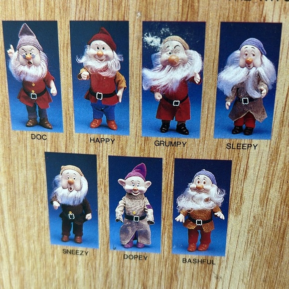 Disney Snow White Bashful Figurine - Picture 7 of 8